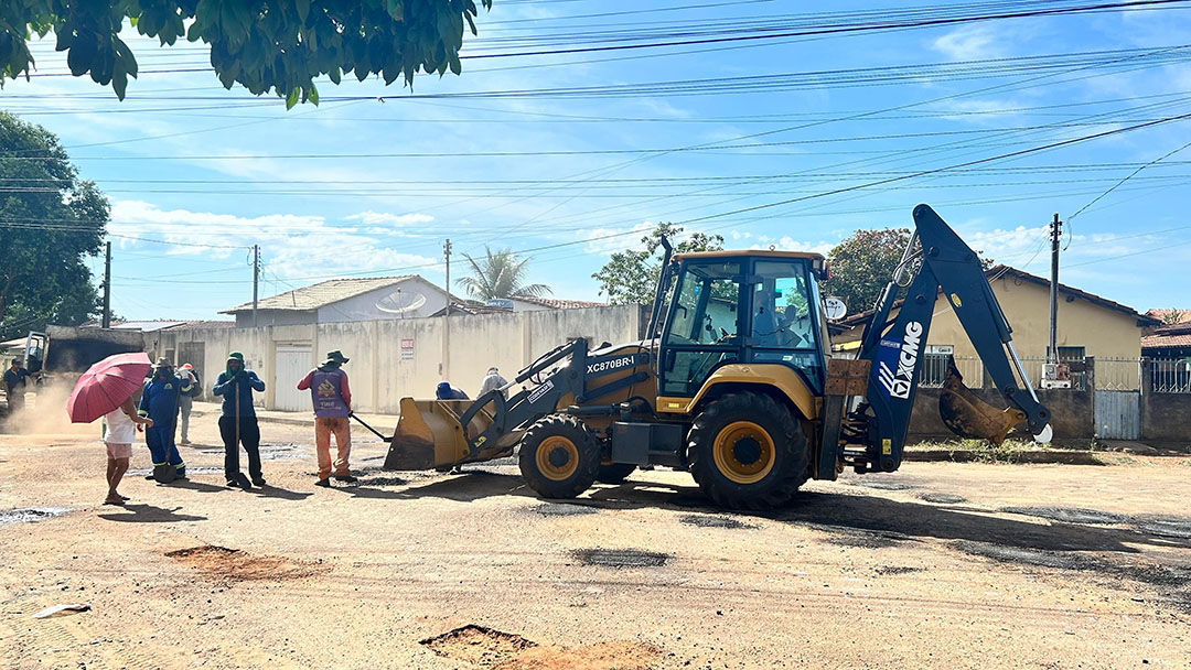 Prefeitura intensifica as ações de manutenção urbana com tapa-buracos, limpeza e iluminação