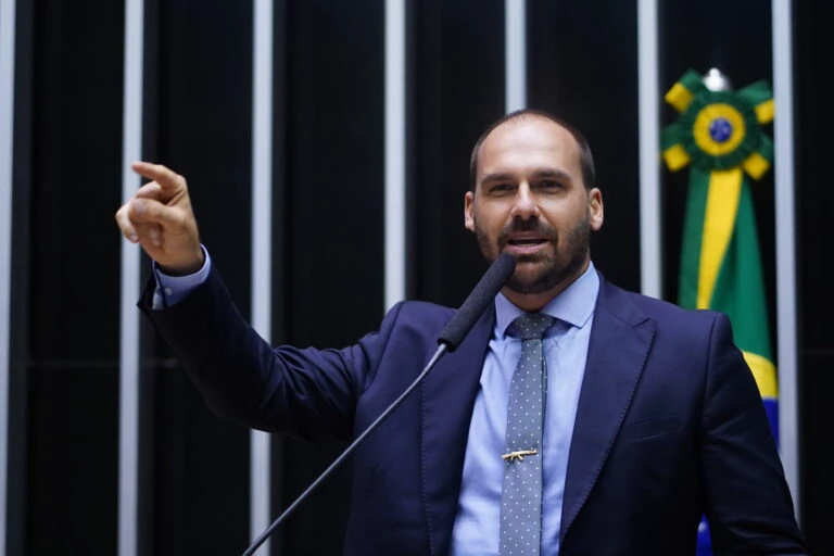 “Prendam Bolsonaro, mas soltem Lula e deixem-no elegível”