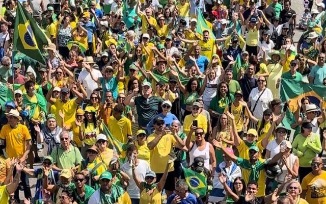 Manifestantes pedem anistia e criticam Lula em ato na Bahia