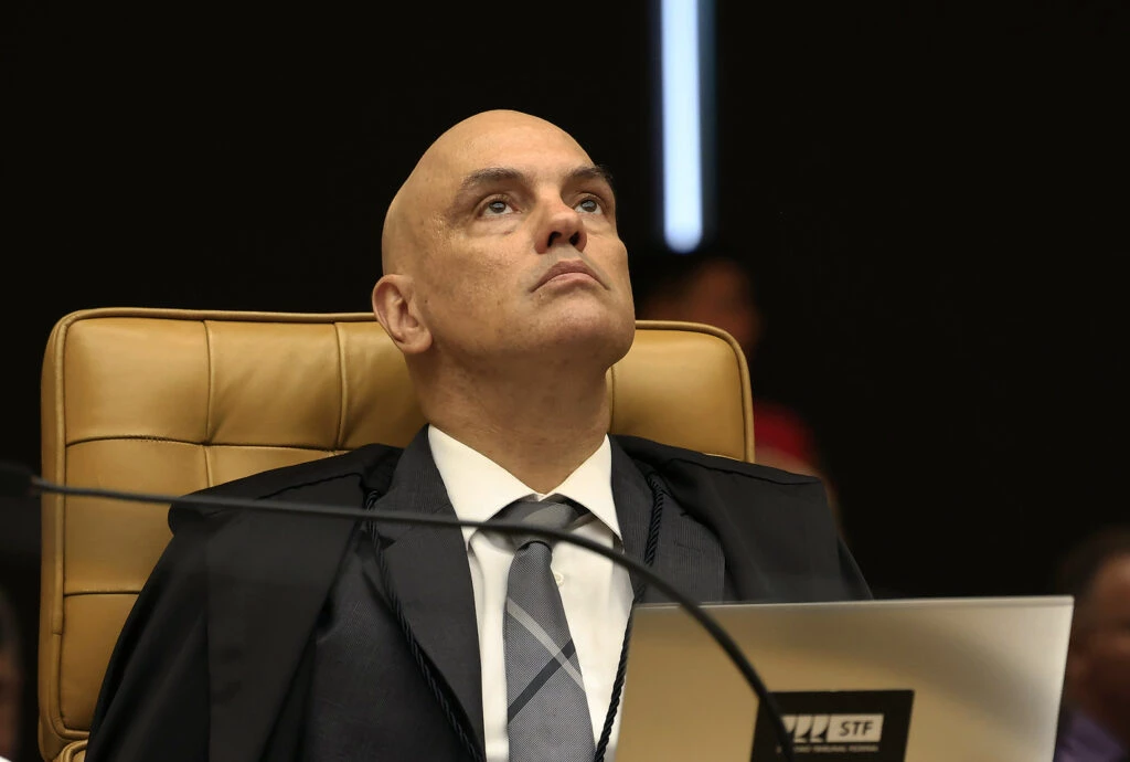 Processo sigiloso revela erros de Moraes em uso de órgão do TSE