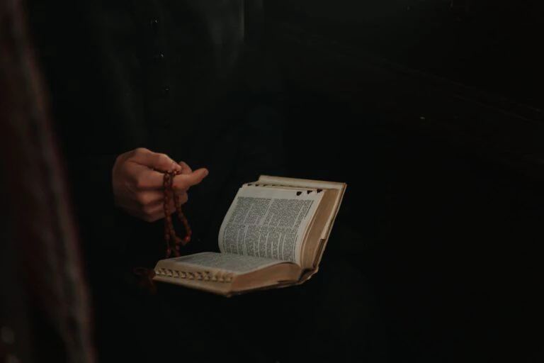 Diocese italiana ativa serviço telefônico para contatar exorcista