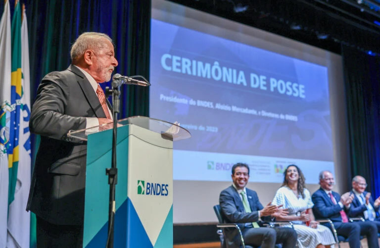 Sob gestão Lula, BNDES amplia gastos com propaganda em 214%