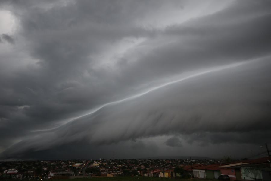 Frente fria chega a Goiás e deve causar chuvas intensas e rajadas de ventos em 60 cidades