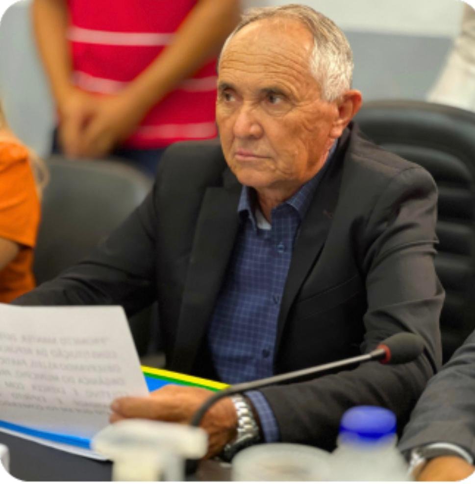 Se o Fábio Vasconcelos não conseguir derrubar a liminar da justiça de Uruaçu que anulou a eleição, Ronis Maia entra na disputa pela presidência