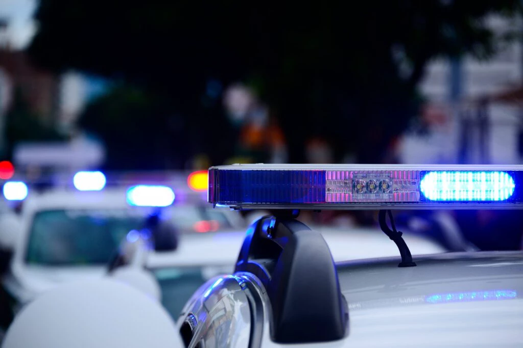Mulher é presa por dar bebida e abandonar filha em motel