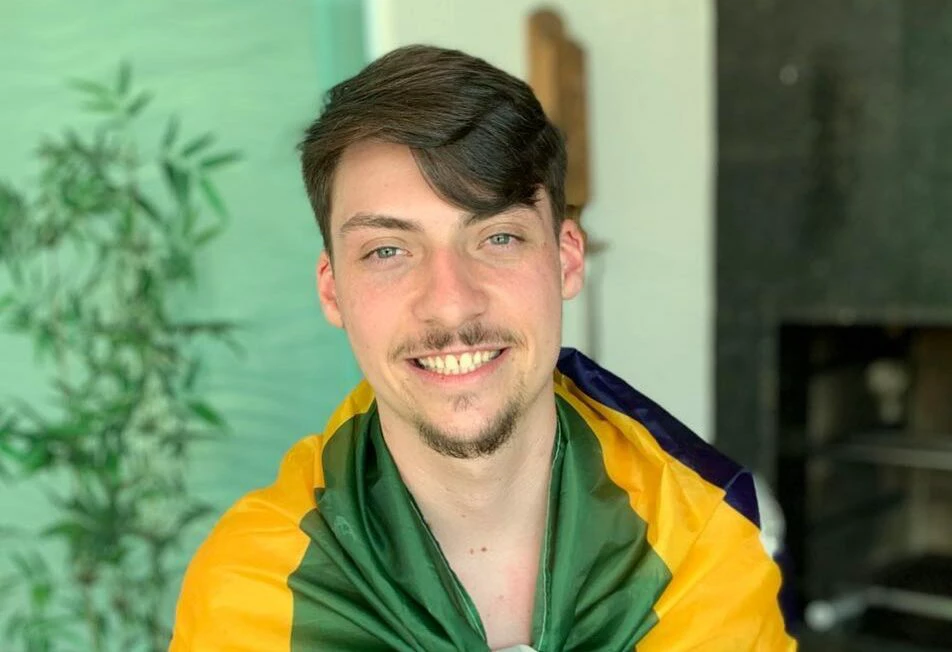 MP denuncia filho de Bolsonaro por “lavagem de dinheiro”