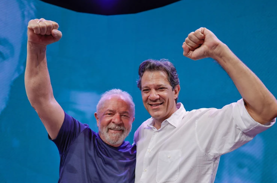 Dólar atinge R$ 6,11 e web lembra fala de Lula: “Quebrar a cara”