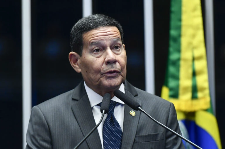 Mourão sobre Lula: “Vai aplaudir banho de sangue” na Venezuela