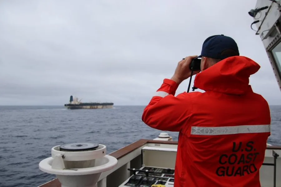 EUA intercepta navio da Rússia que transportava petróleo da Venezuela. Vídeo