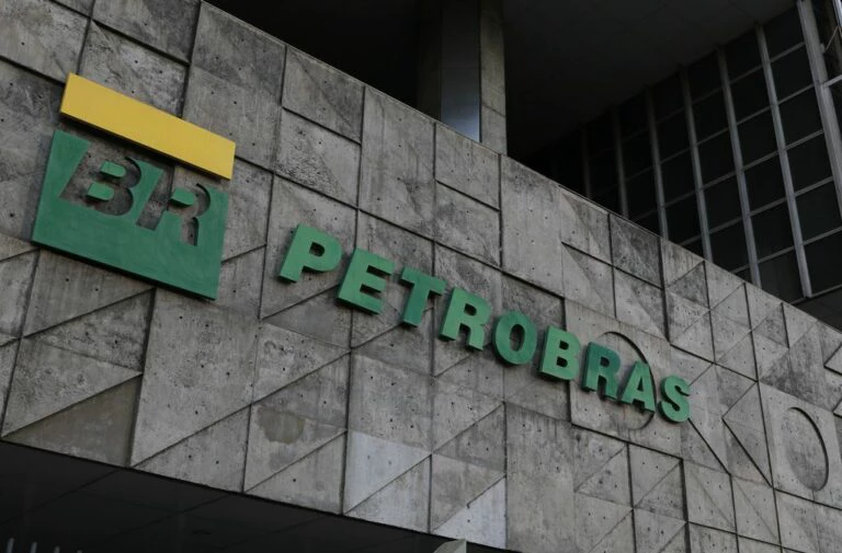 Empresa suíça admite propina na Petrobras, mas ação está parada