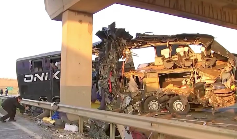 Acidente com ônibus em rodovia em SP deixa 10 pessoas mortas