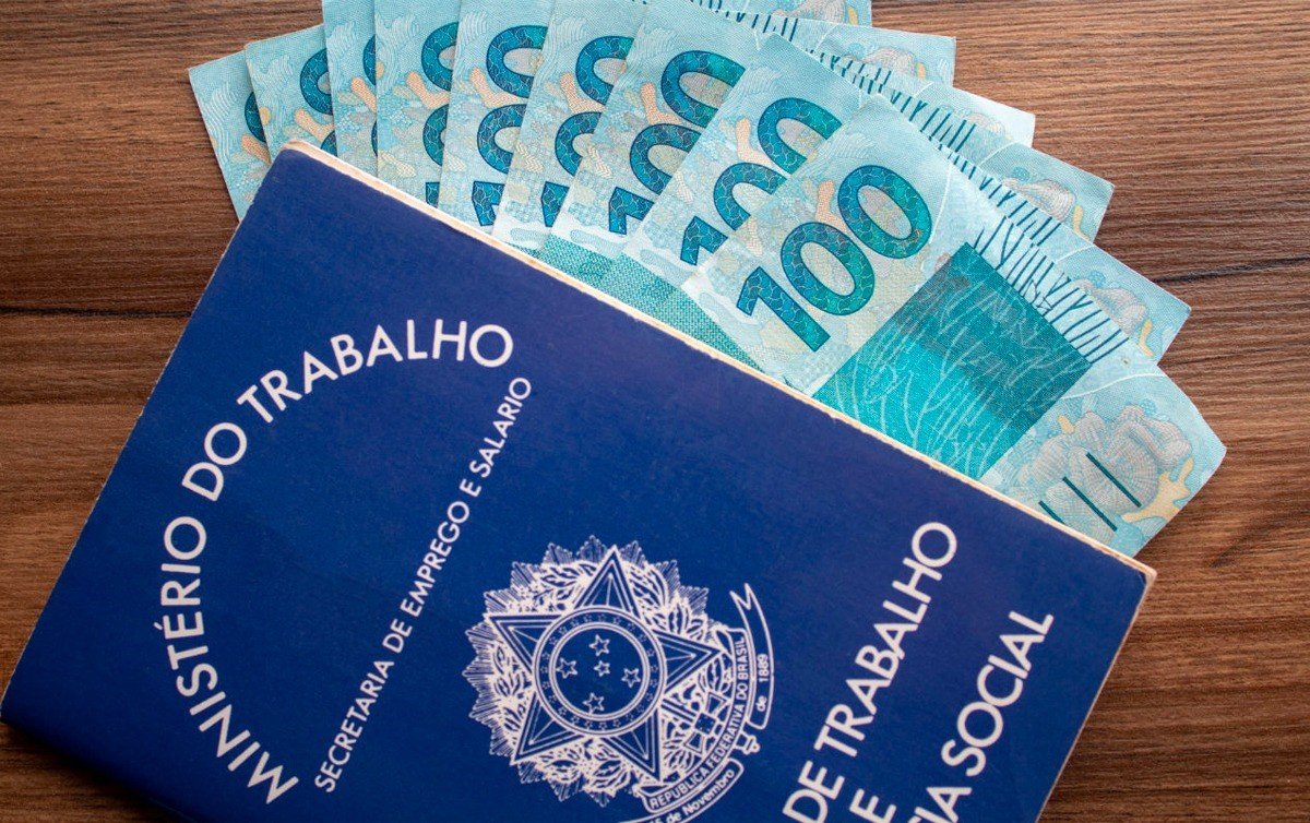 Governo prevê salário mínimo de R$ 1.502 para 2025, com alta de 6,3%