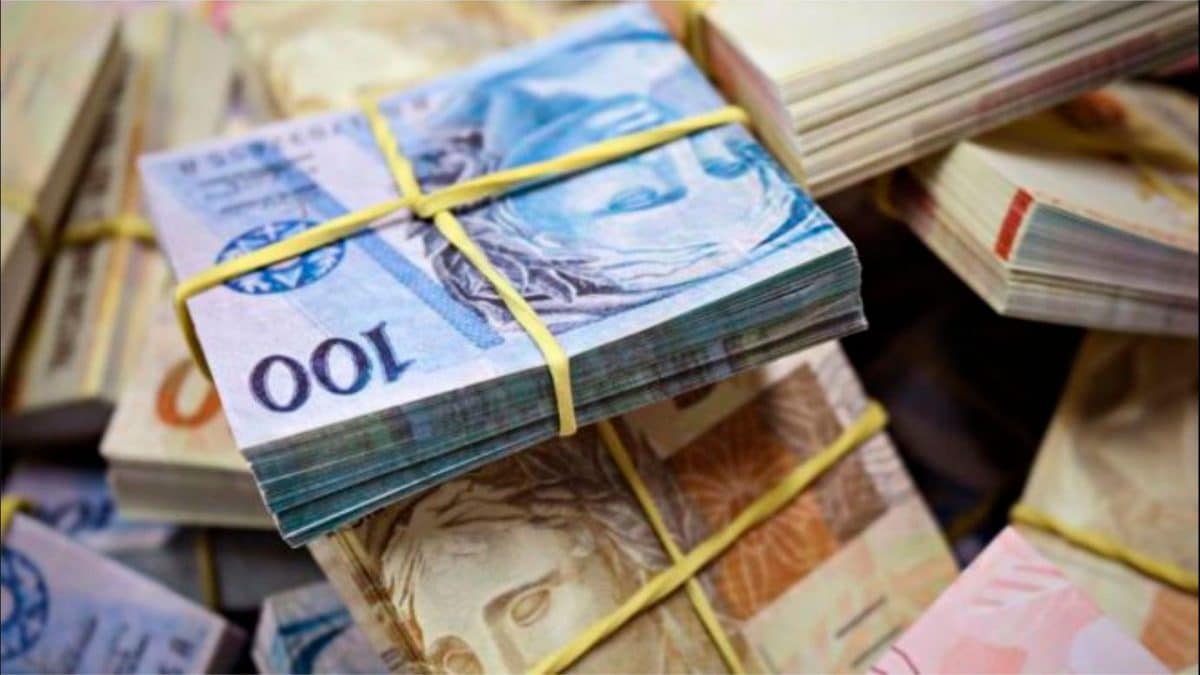 Após congelar R$ 15 bi, governo prevê rombo de R$ 28,8 bilhões
