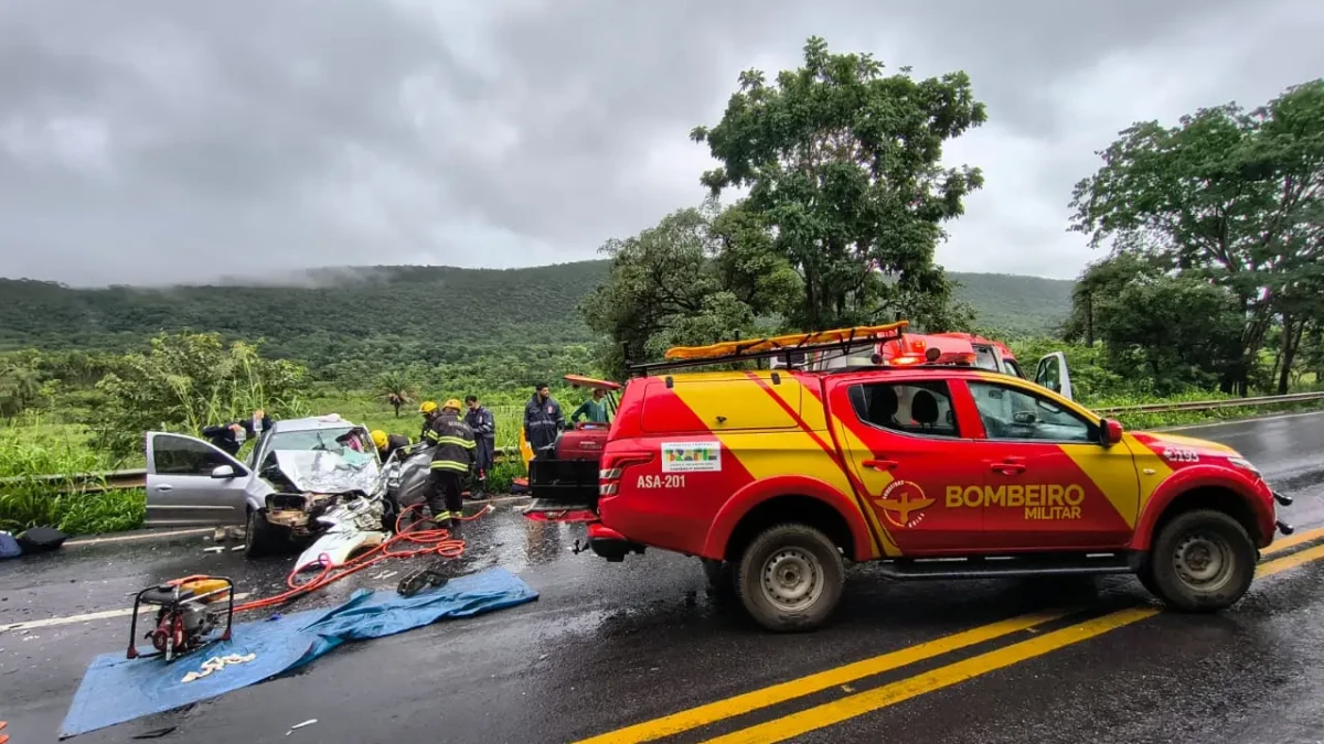 Colisão frontal mata mãe e filha na BR-020, em Formosa
