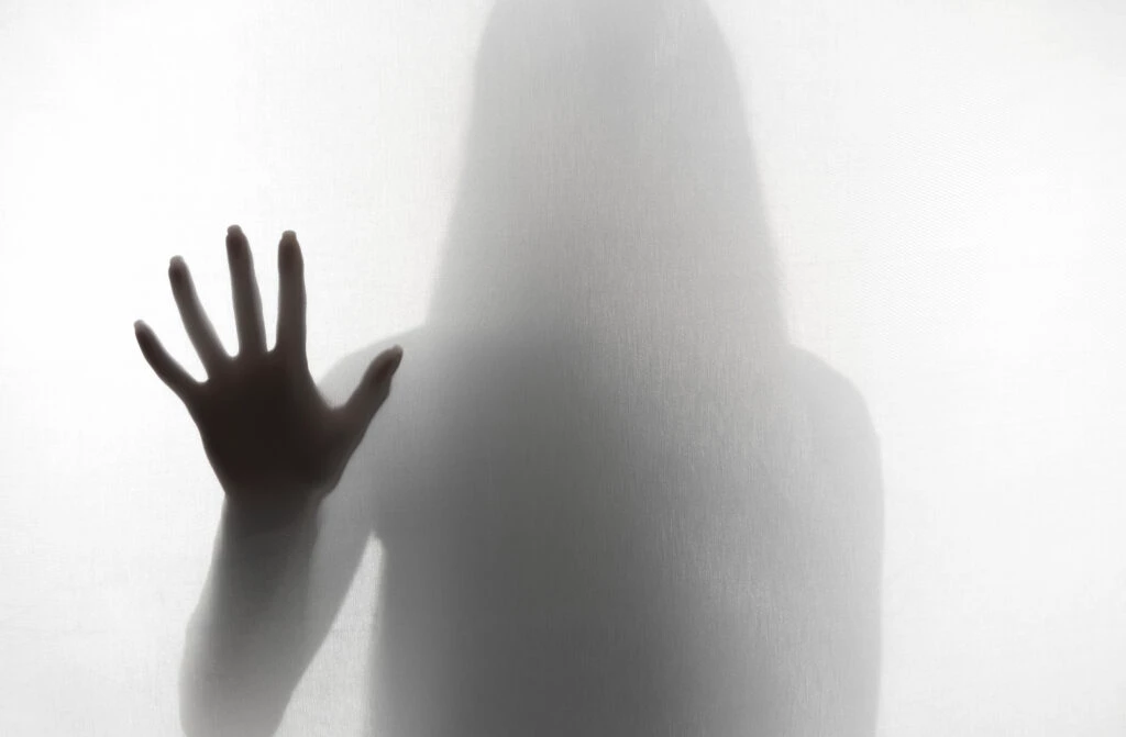 Menina de 13 anos é estuprada por 10 homens em Praia Grande