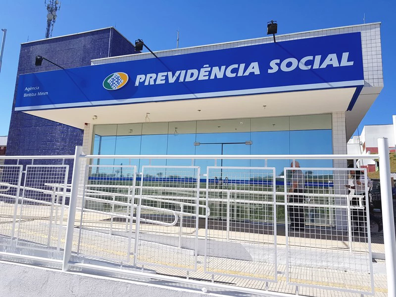Lula não cumpre promessa e fila do INSS dobra de tamanho