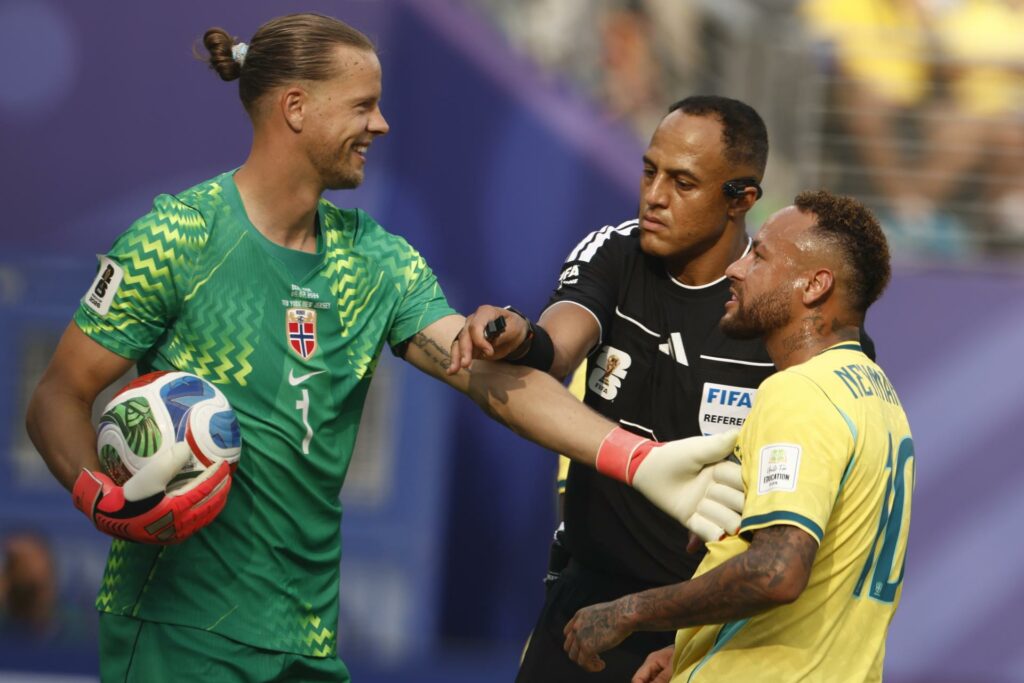 Pênalti: Goleiro norueguês indica que tentou desestabilizar Neymar