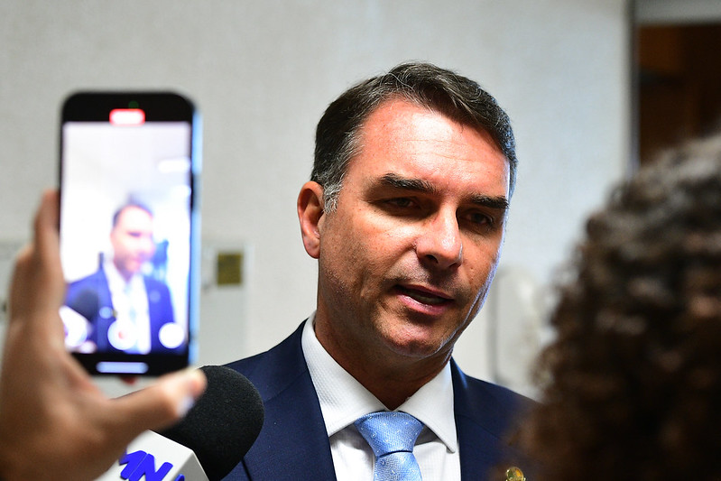 PT produz vídeo no qual tenta vincular Flávio ao caso Master
