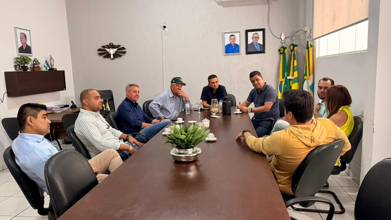Wilde Cambão visita Uruaçu com R$ 2,2 milhões destinados à saúde