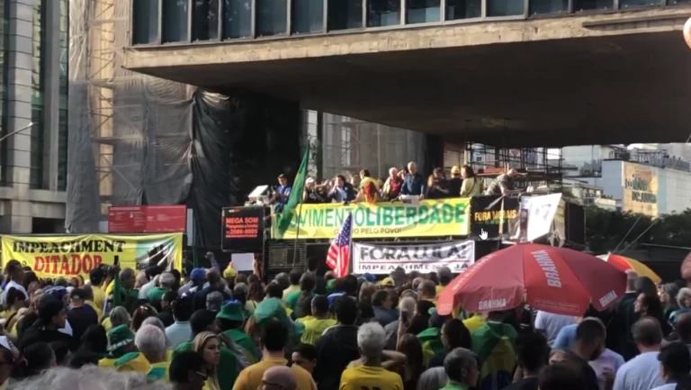 Atos contra Lula e STF mobilizam manifestantes em São Paulo e BH