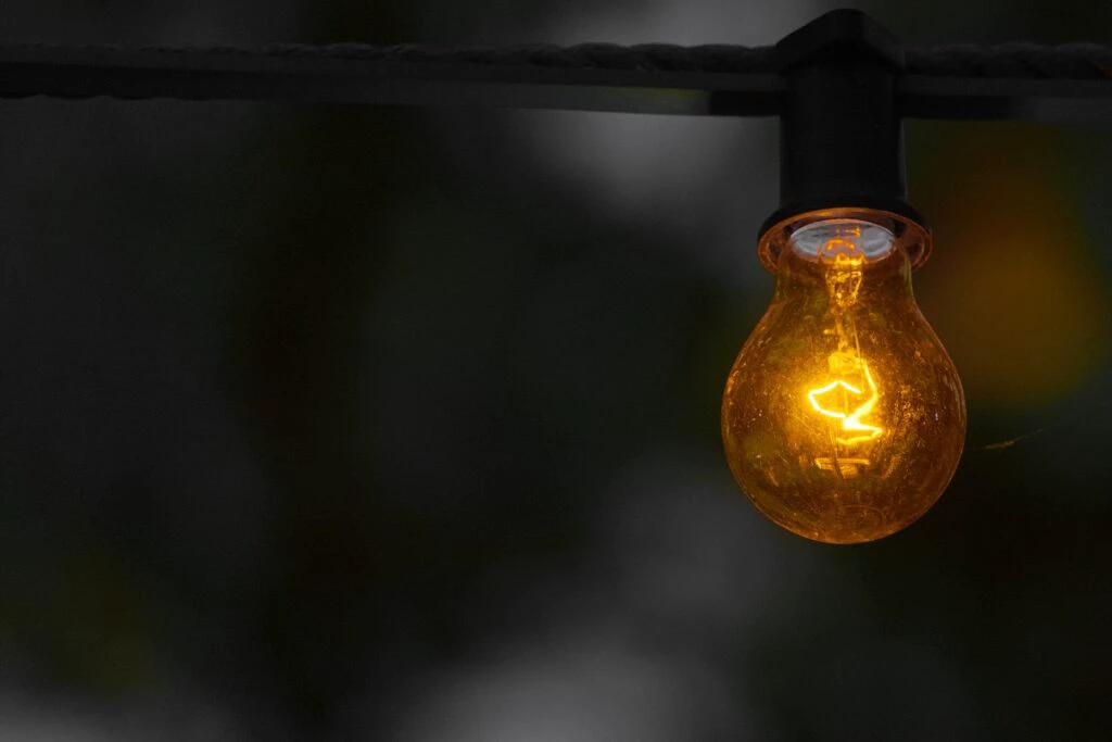 Bandeira amarela: Maio terá taxa extra na conta de luz. Entenda!