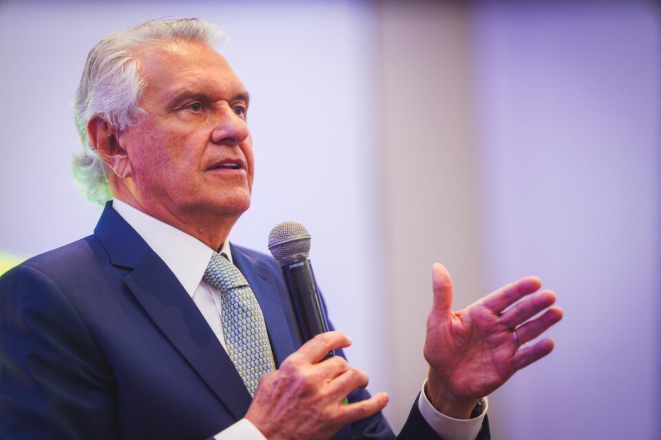 Com 89% de aprovação, Segurança Pública coloca Caiado à frente de outros governadores