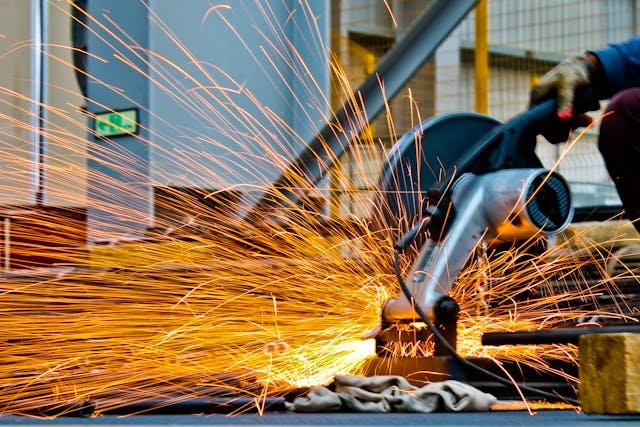 Empresas dão férias coletivas para minimizar tarifaço