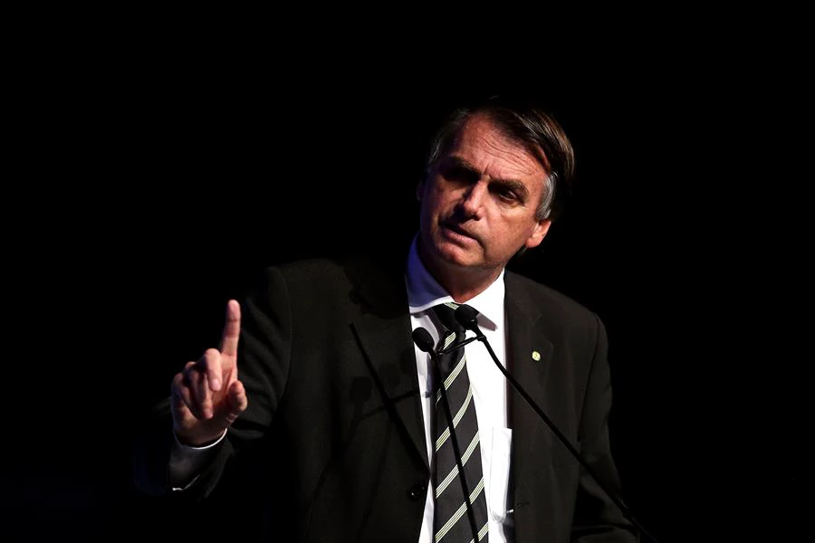 Moraes determina prisão domiciliar de Jair Bolsonaro