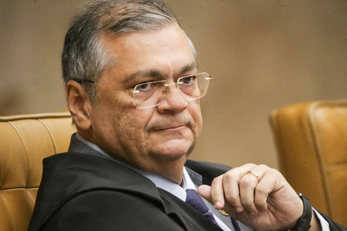 Dino autoriza PF a abrir 3ª investigação contra Lulinha por tráfico de influência