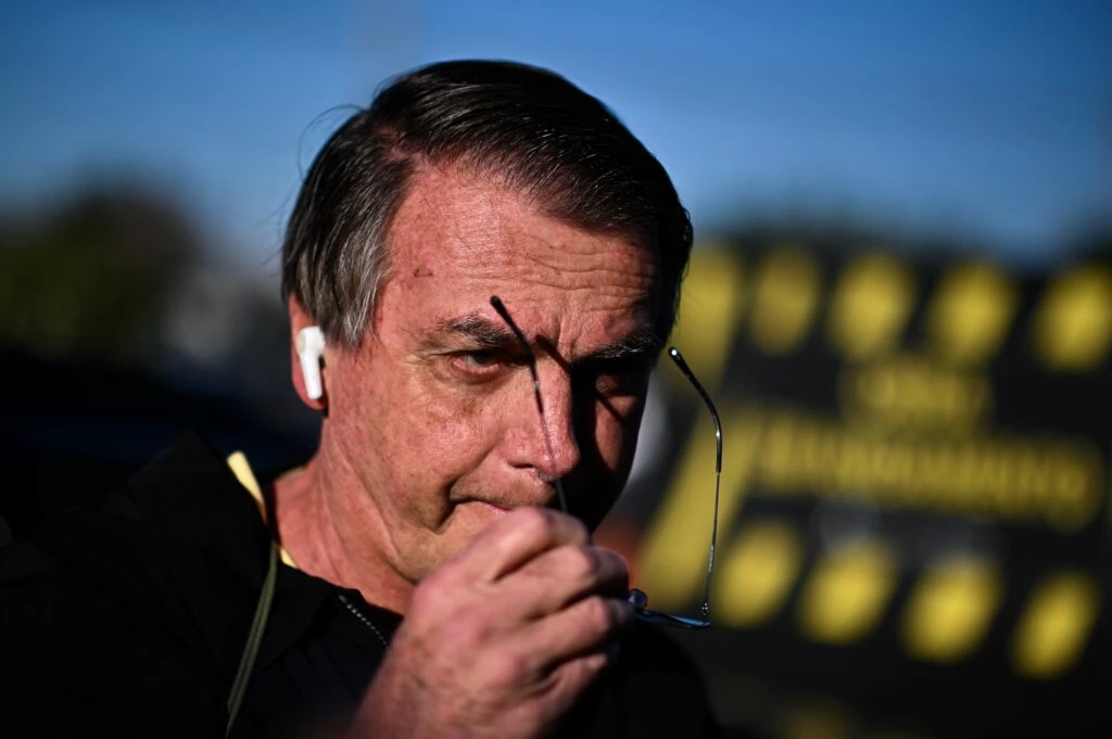 CGU conclui que registro de vacinação de Bolsonaro é falso