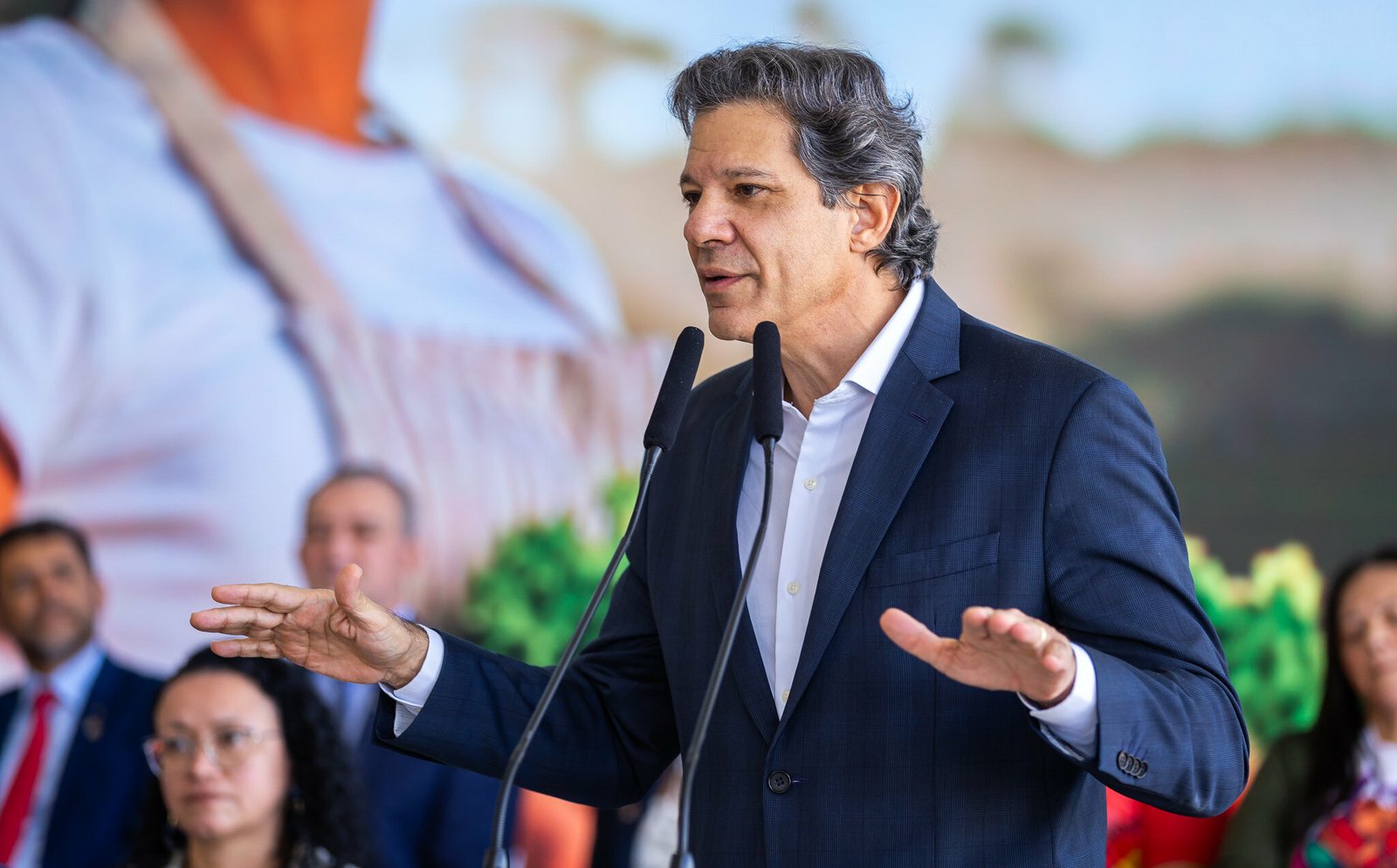 Haddad faz acusação enganosa de que Bolsonaro idealizou taxar Pix
