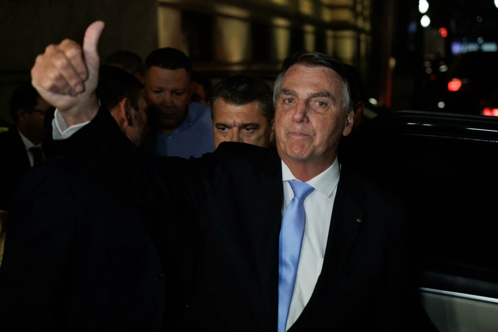 Bolsonaro alfineta Lula: “Não é normal ir no Alemão”