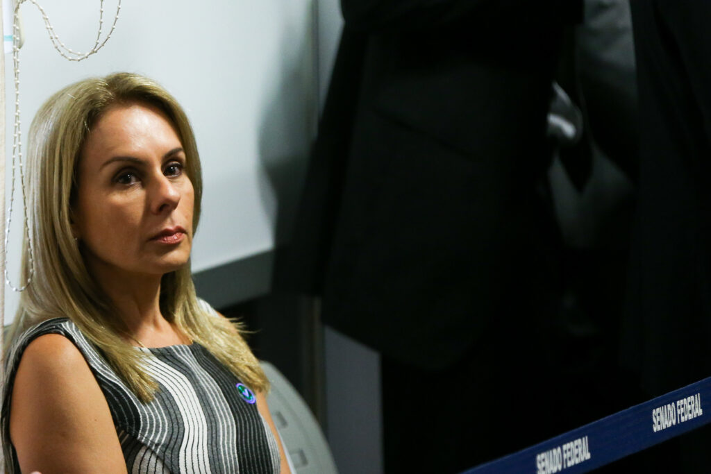 Mulher de Moraes encaminhou contrato milionário a Vorcaro