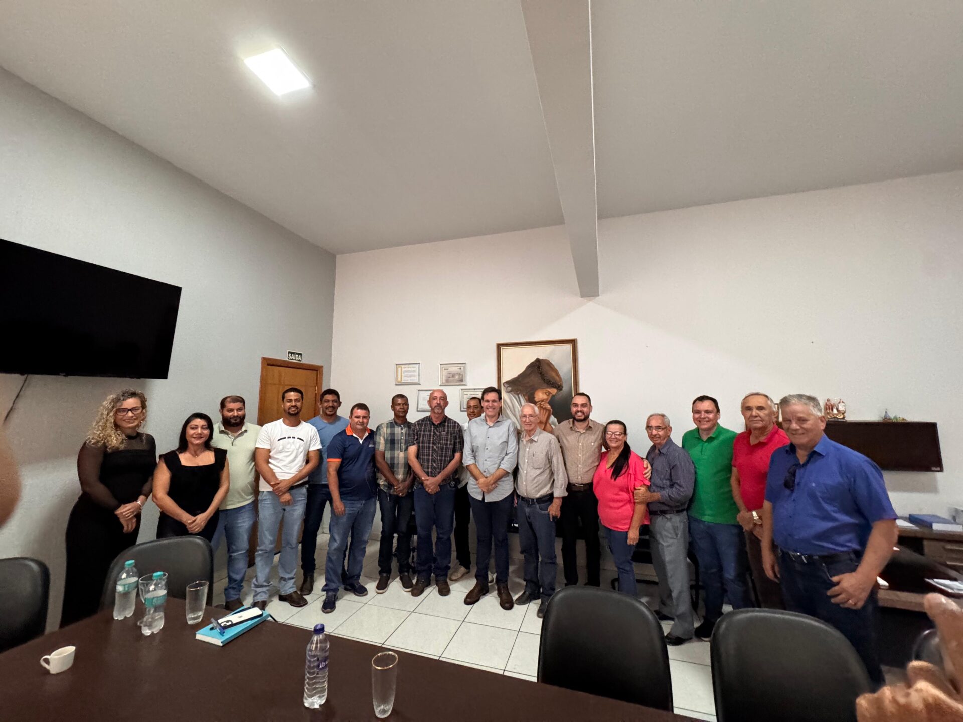 Câmara Municipal de Uruaçu recebe visita institucional de Lissauer Vieira e lideranças locais