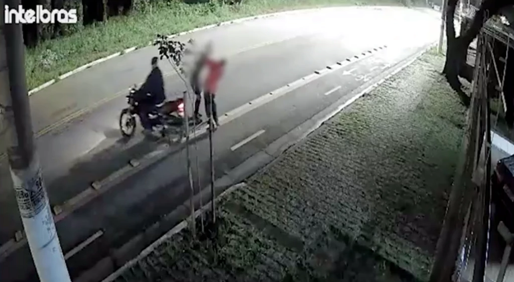 Crime: Bandido morde e chuta idosa durante assalto