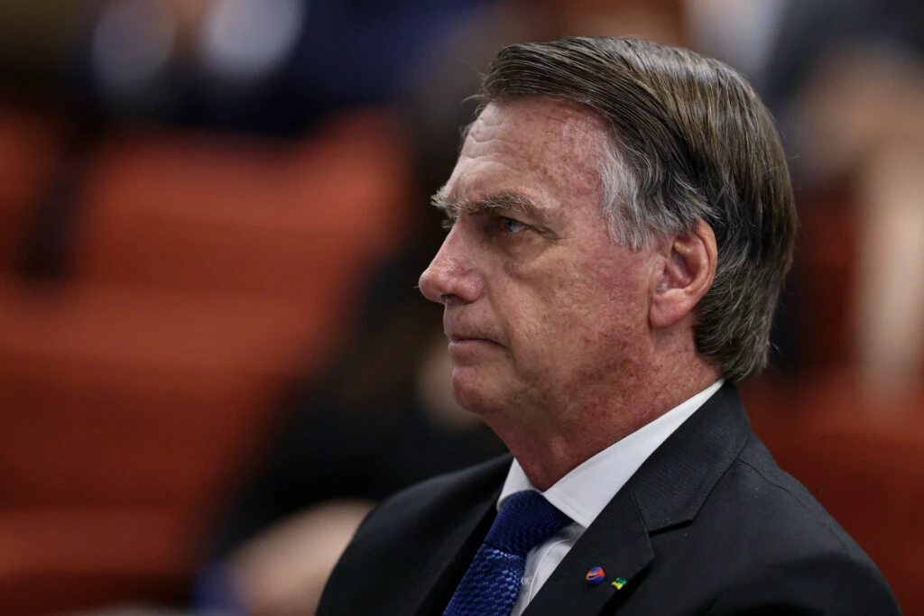 Pela 1ª vez um ex-presidente usa tornozeleira antes de condenação