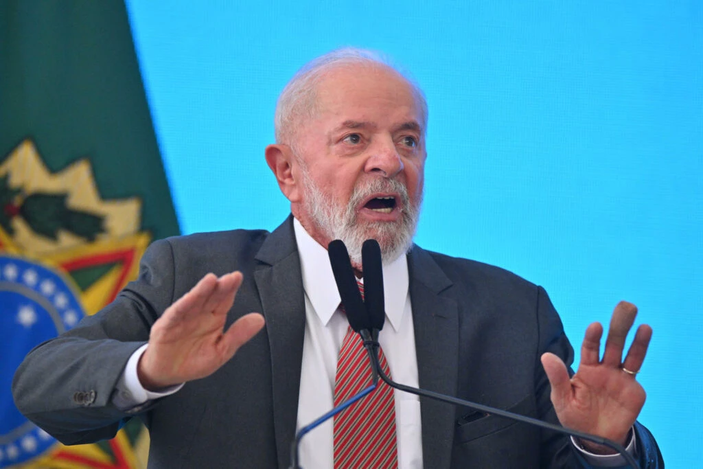 Petista Lula, cancela viagem a três estados, temendo ser hostilizado