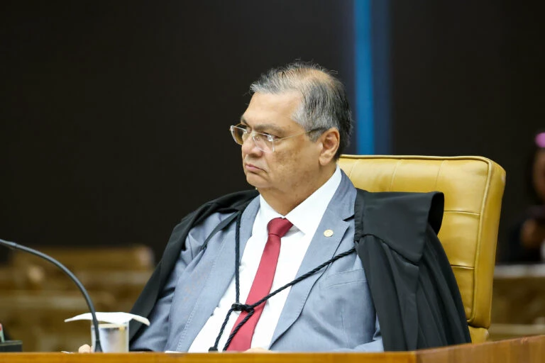 Flávio Dino fala em “balbúrdia”, mas abre exceções para emendas