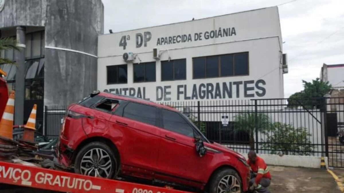 Influencer é preso após atropelar garota de programa de propósito e capotar carro de luxo