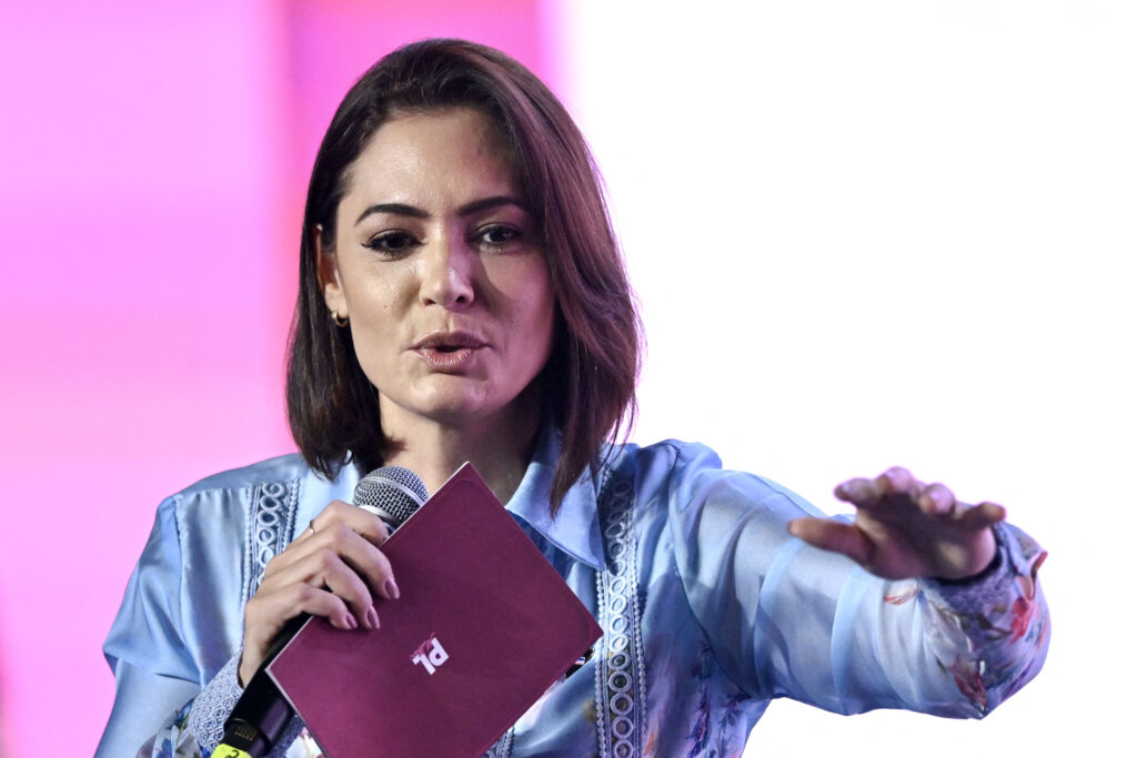 PL pede à Justiça substituição de Michelle no cuidado a Bolsonaro