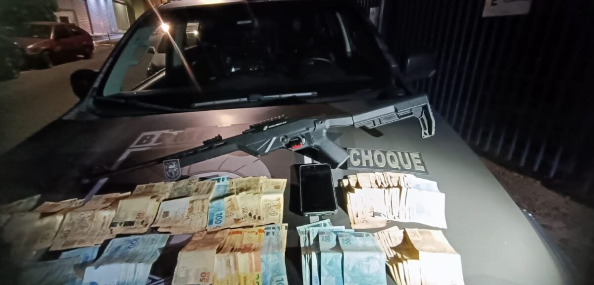 Suspeito de tráfico é preso após agredir e ameaçar vizinho com espingarda em Hidrolândia