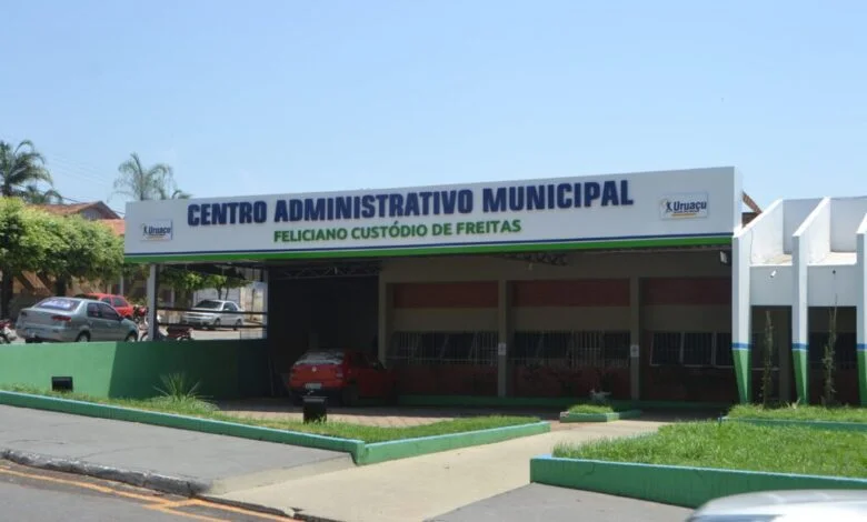 Com indicativo de greve, prefeitura destaca avanços para servidores de Uruaçu