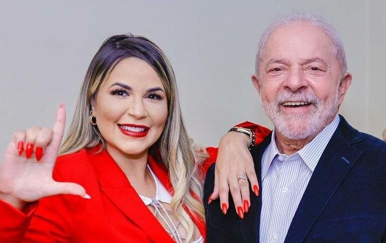 Eduardo Bolsonaro a Deolane: “Urubu anda com urubu”