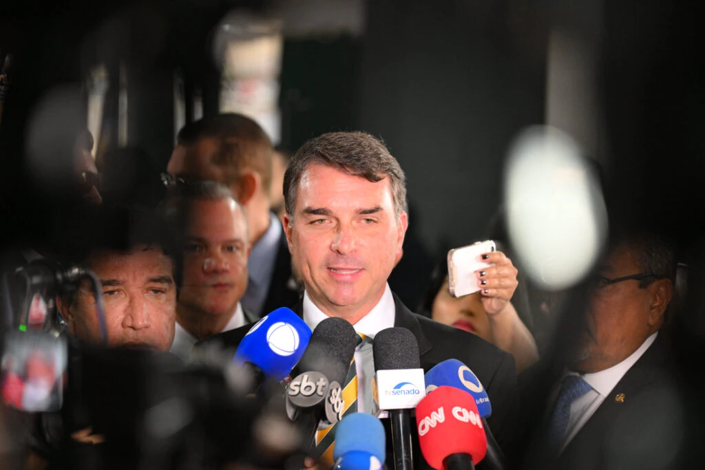 Flávio anuncia 1º gesto como escolhido de Bolsonaro para 2026