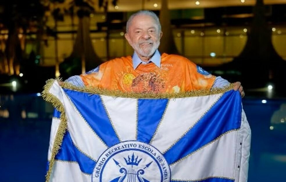 Justiça rejeita ações contra desfile de escola que homenageará Lula