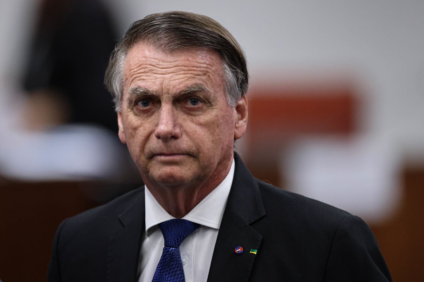 Bolsonaro tem melhora e deve deixar UTI em 24 horas, diz boletim
