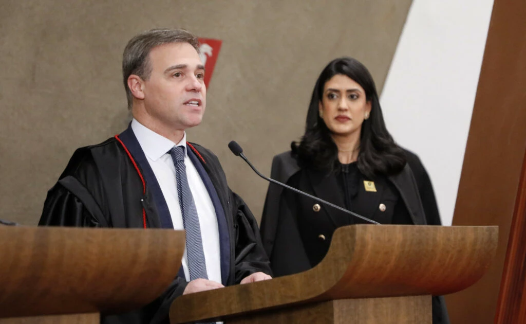 Mendonça substitui Moraes e toma posse como ministro do TSE