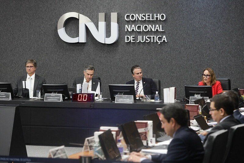 CNJ revoga afastamento de juíza da Lava Jato e desembargadores