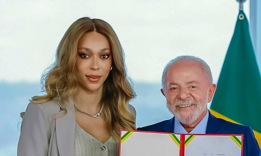 Lula chama Erika Hilton de “ele” em evento oficial do governo