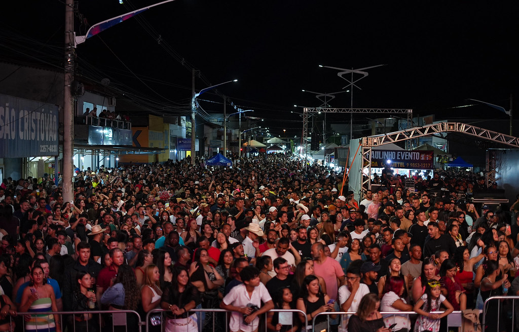 Carnaval 2026 abre com recorde de público e consolida cidade como referência festiva no Norte de Goiás